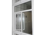 Ventana de aluminio con hoja abatible hacia el interior 50B